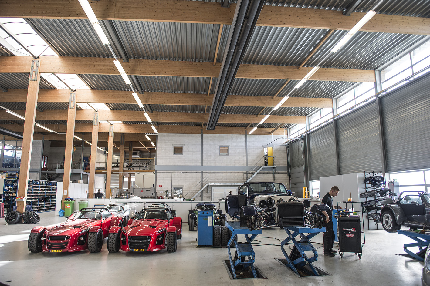 Donkervoort Automobielen BV verwarmd door stralingsverwarmers van Mark