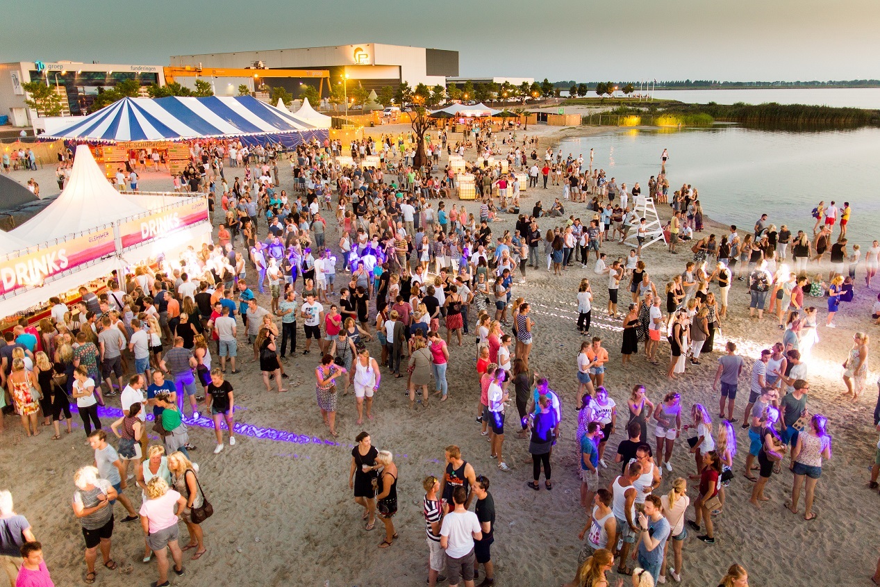 Kensington, BLØF en Ronnie Flex met Deuxperience de eerste grote namen op Glemmer Beach 2018