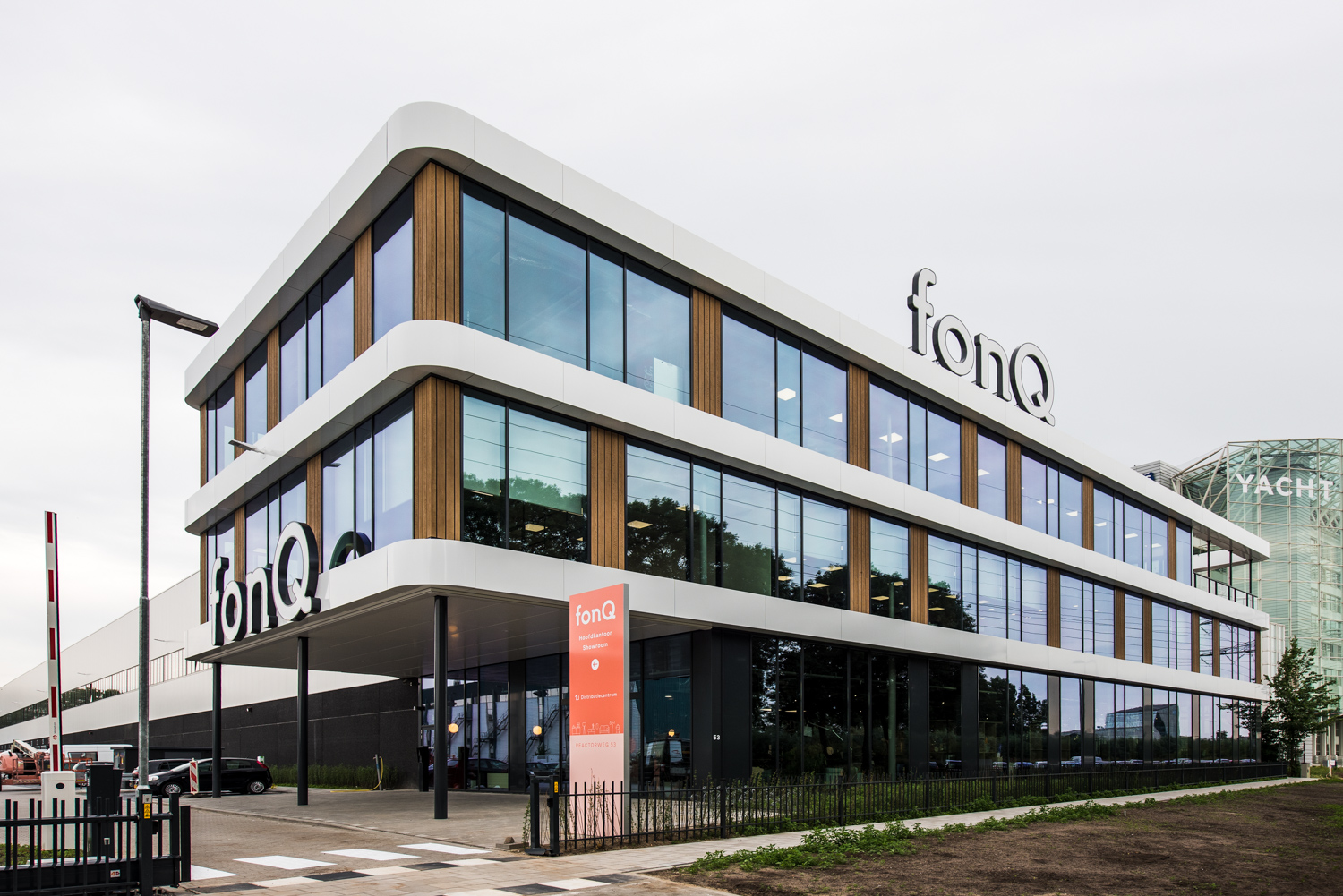 fonQ opent duurzaam DC en kantoor