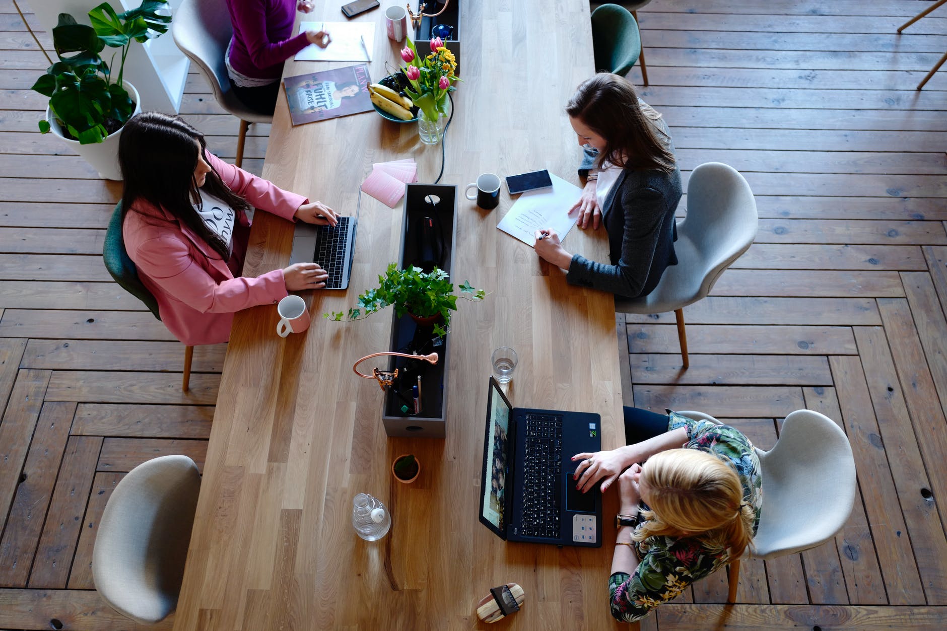 Helft werkend Nederland kan geen 1,5 meter afstand van collega’s houden