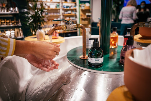 The Body Shop opent in Rotterdam eerste concept store op het vasteland met refill station