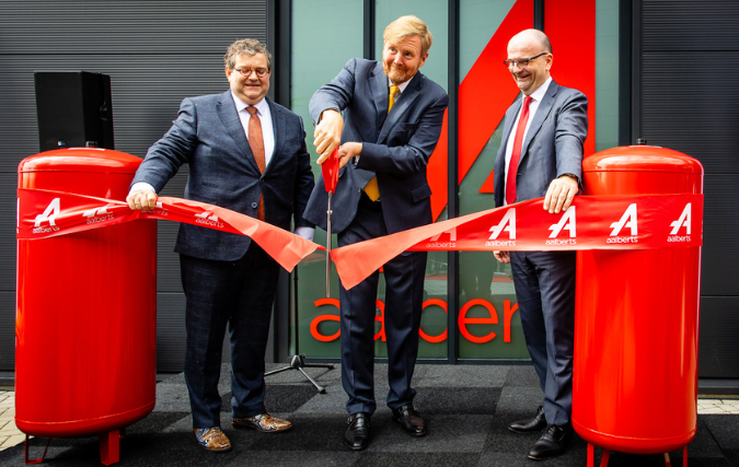 Koning Willem-Alexander opent nieuwe hoofdvestiging van Aalberts hydronic flow control