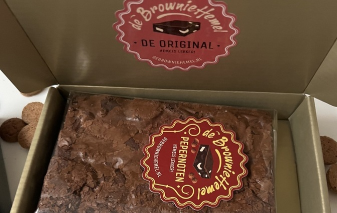 Trakteer jezelf en je werknemers op hemels lekkere pepernotenbrownies voor sinterklaas en steun Batang Pinangga!