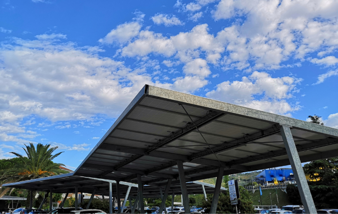 Verduurzaam uw bedrijf zichtbaar voor klanten met een carport met zonnepanelen