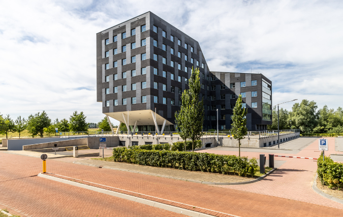 Oogkliniek FYEO Medical vestigt zich in voormalig Vitens gebouw