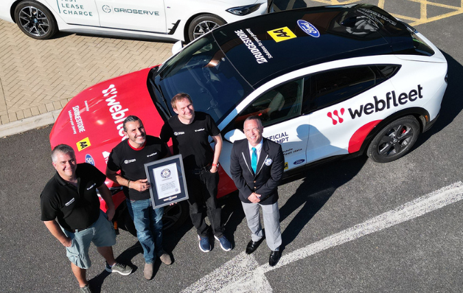 Webfleet vestigt met ruim 916 kilometer op één batterijlading een nieuw Guinness Wereldrecord