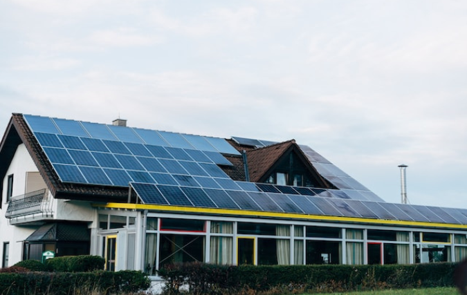 3 voordelen van zonnepanelen op uw bedrijfspand