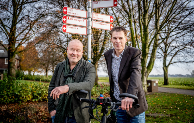 Mobiliteitsmakelaar Oscar Roelofs helpt ondernemers in de regio Arnhem slim en schoon op weg: “Meer fiets, ov en elektrische deelauto’s”