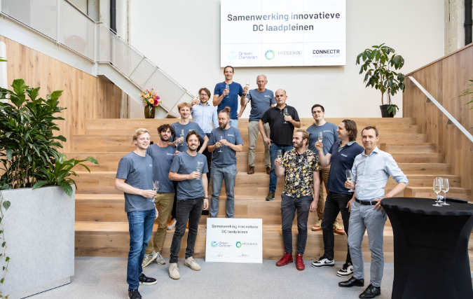 Samenwerking tussen Hedgehog Applications en Green Caravan voor de ontwikkeling en exploitatie van Innovatieve DC Laadpleinen met energieopslagsysteem