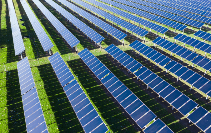 Het eerste Nederlandse zonnepark zonder subsidie succesvol gefinancierd